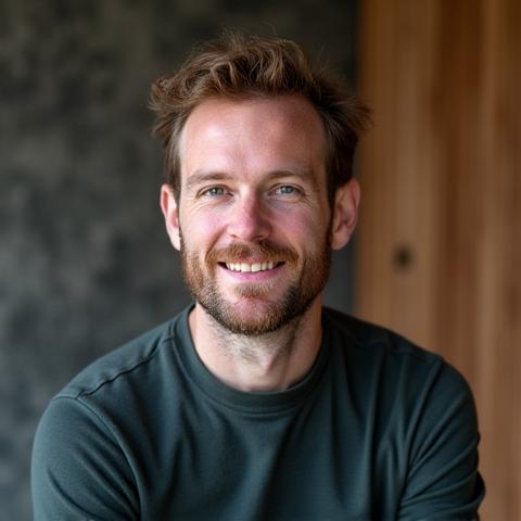 Portrett av Bjørn Hansen, ledende møbeldesigner.